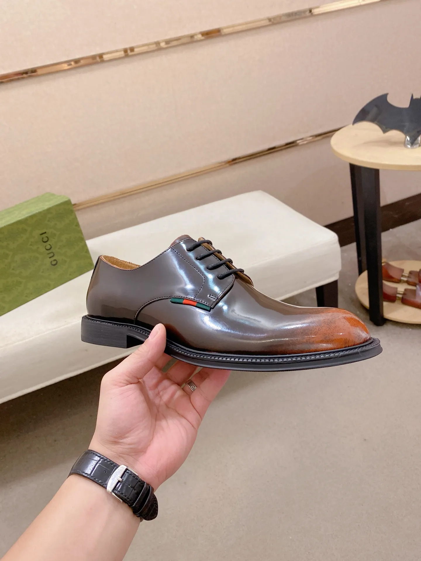 Men's shoes 💰: 520💰 (GUCCI) new series ss hot new products 💢 💠 Casual leather shoes 👞, first layer of cowhide, upper hardware buckles and logo on the sides of the shoe, brand logo on the insole and sole 💠 💎Upper: 100% cowhide 💎Inner: cowhide/100% 💎Feet: cowhide/100% 💎Sole: rubber/100% 💎SIZE: 38 39 40 41 42 43 44 Can be customized 45